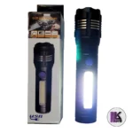 تصویری از چراغ قوه پلیسی زوم دار مدل mx-981 در حالت روشن