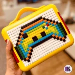 تصویری از ظرف غذای لگویی کودک 1100 میلی‌لیتر همراه با 500 قطعه لگو