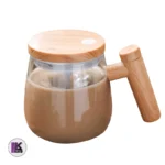 تصویری از ماگ همزن‌ دار پیرکس ۴۰۰ میلی‌لیتری همراه با نسکافه