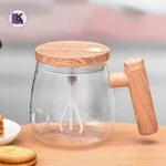 تصویری از ماگ همزن‌ دار پیرکس ۴۰۰ میلی‌لیتری طرح چوب